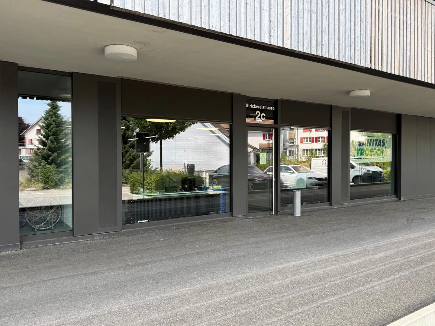 Spazio commerciale al piano terra 218 m2 - Foto 1 di 9