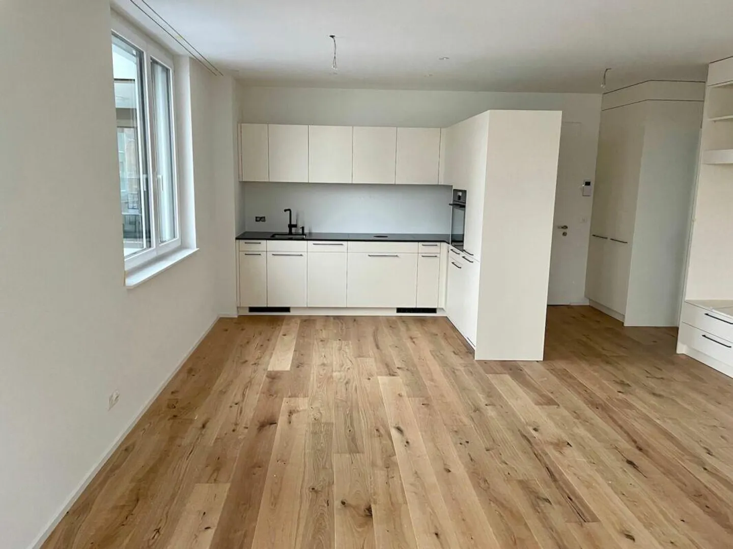 Urban Lifestyle - Photo 3 of 11