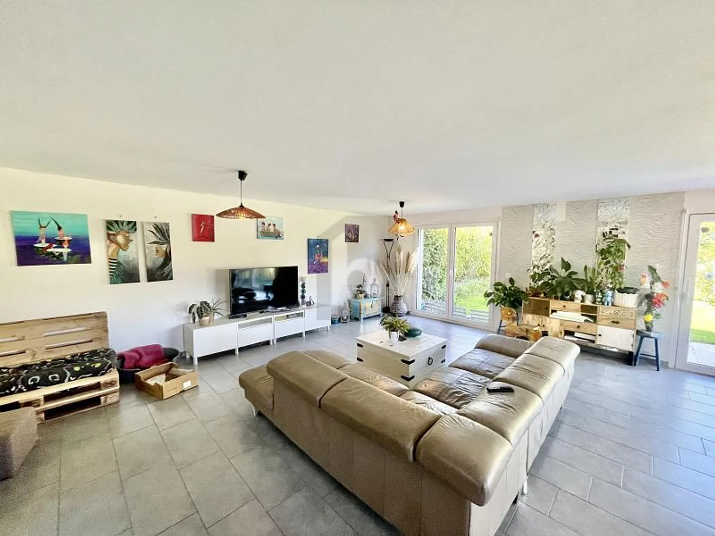 „PRACHTVOLLE GERÄUMIGE MIT UNABHÄNGIGEM STUDIO“ - Foto 3 von 6