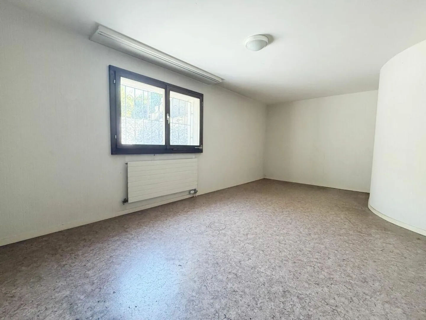 Terraced house with great potential for expansion - Photo 9 of 10