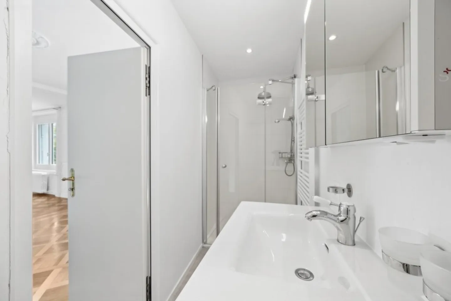 Stylish old apartment in the heart of the city - Photo 3 of 12