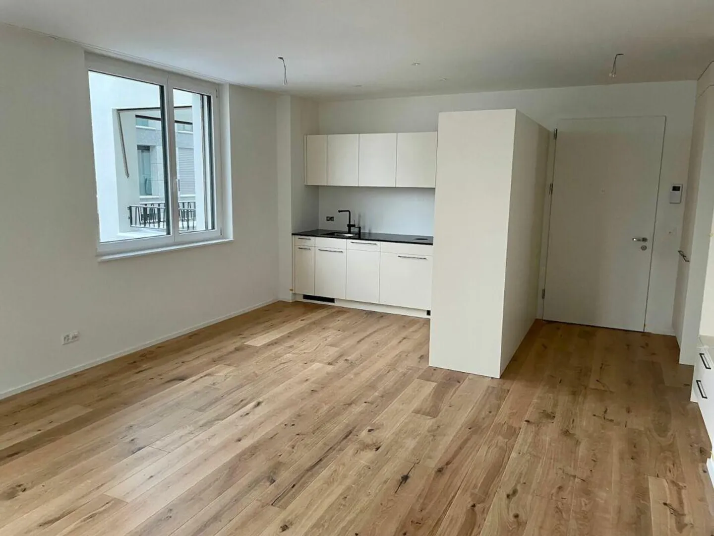 Urban Lifestyle - Photo 4 of 11