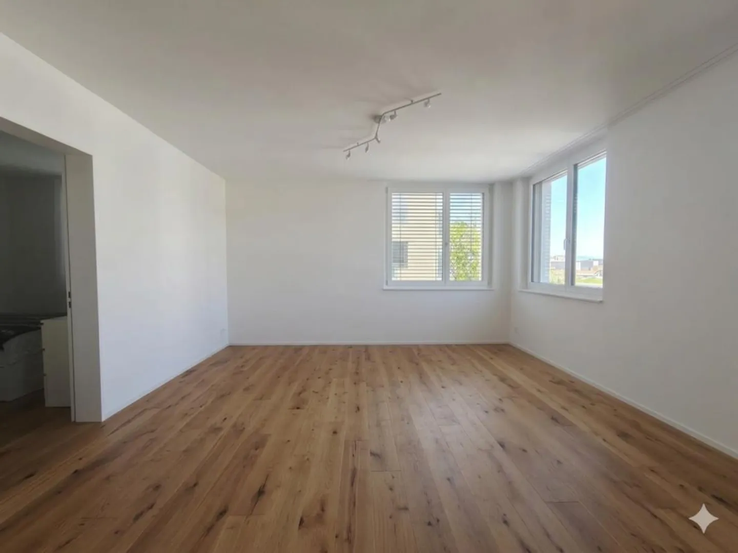 Urban Lifestyle - Photo 5 of 11