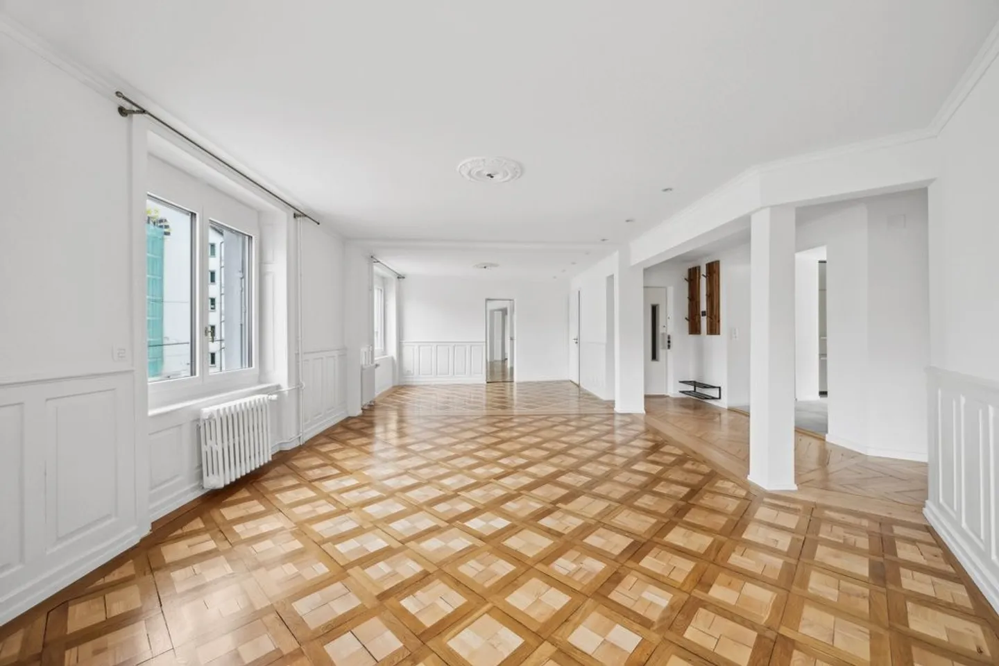 Stylish old apartment in the heart of the city - Photo 8 of 12