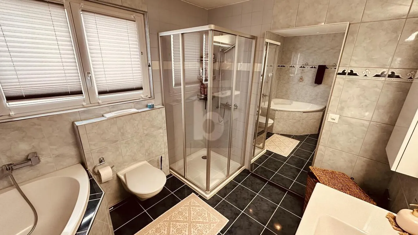 LIGHT-FILLED, SUNNY WITH GARDEN - Photo 5 of 6