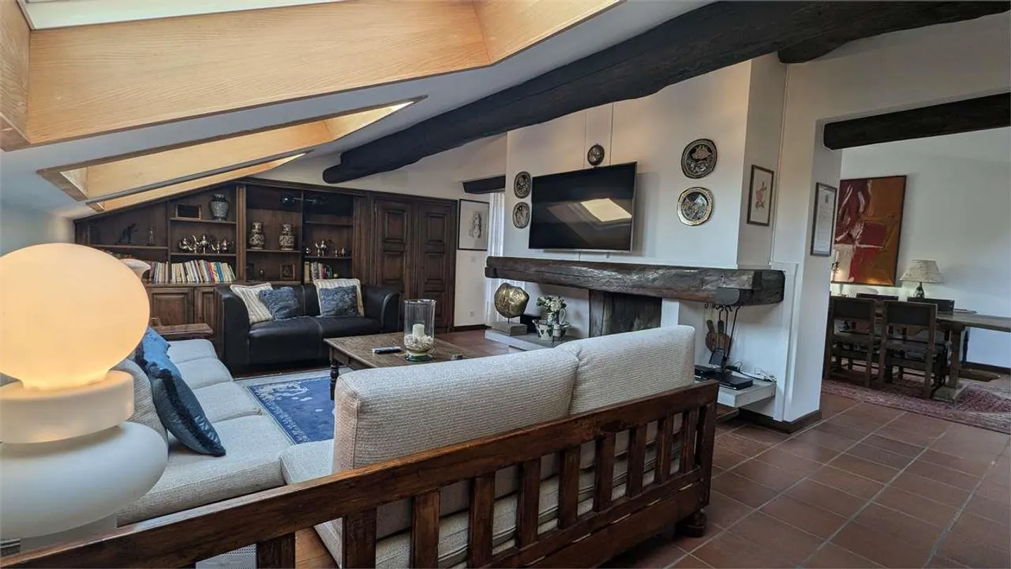 Mendrisio, 3,5-Zimmer-Dachgeschoss mit Terrasse MOBILIERT - Photo 4 sur 13