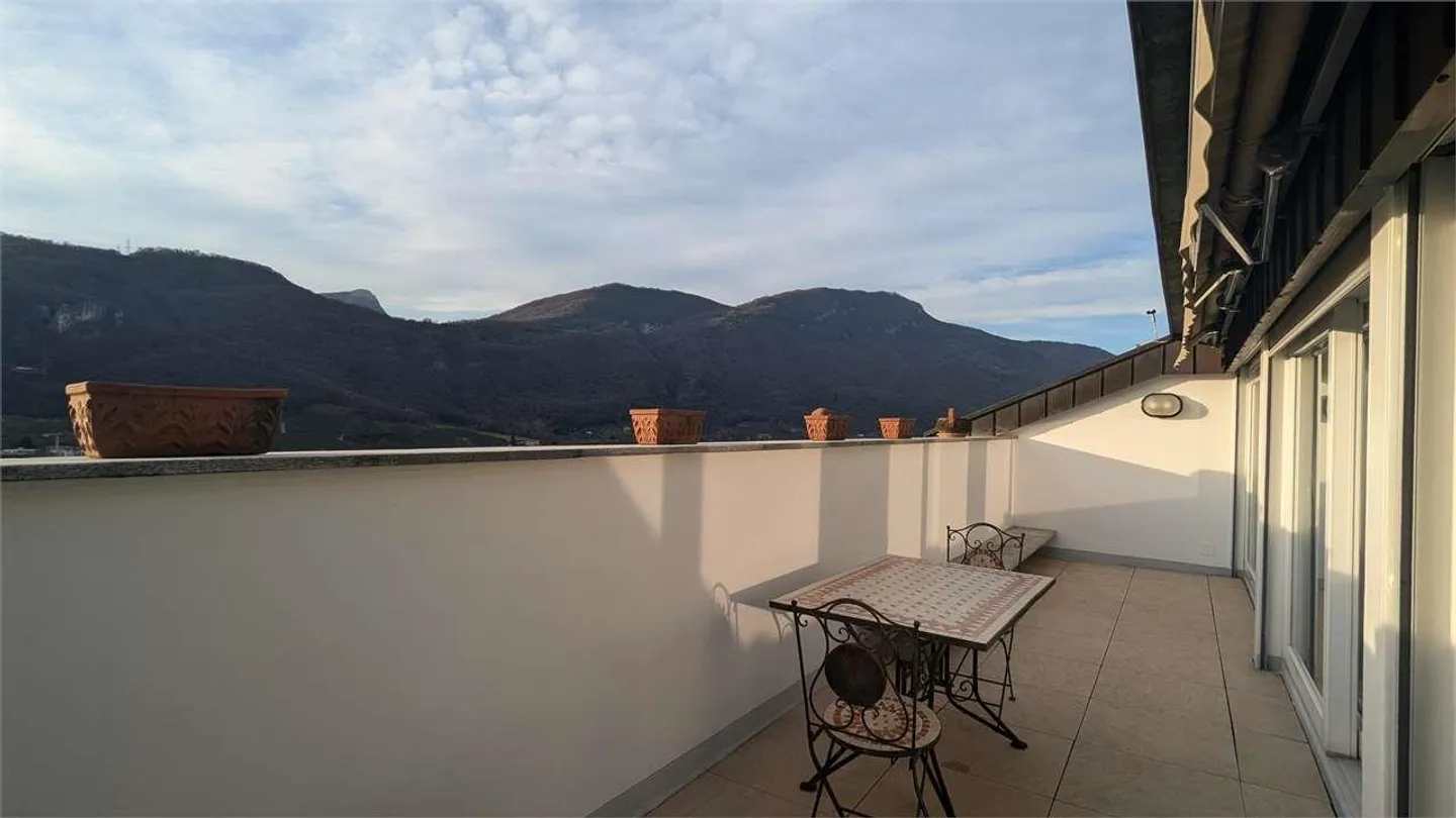 Mendrisio, 3,5-Zimmer-Dachgeschoss mit Terrasse MOBILIERT - Photo 8 sur 13