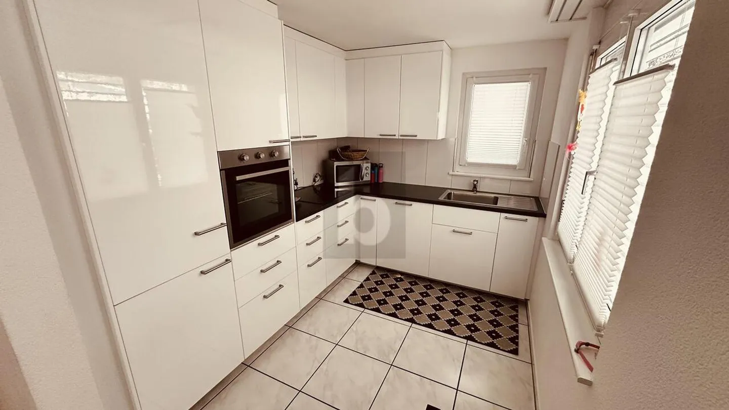 LIGHT-FILLED, SUNNY WITH GARDEN - Photo 4 of 6