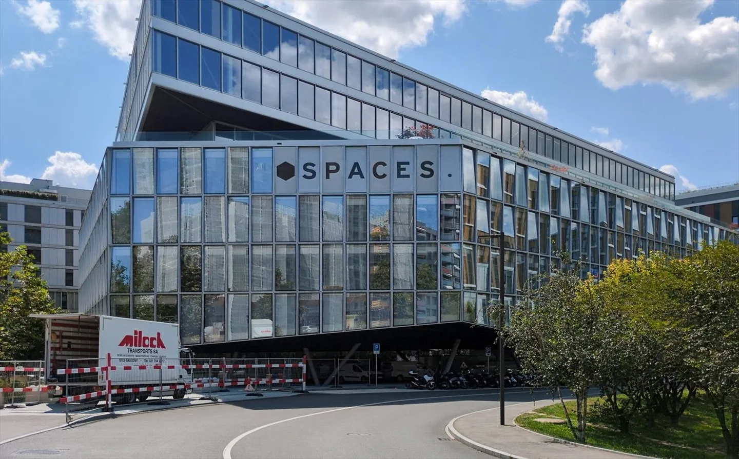 A coworking office with remarkable architecture for 10 people at Spaces Quartier de l'Étang - Photo 8 of 21