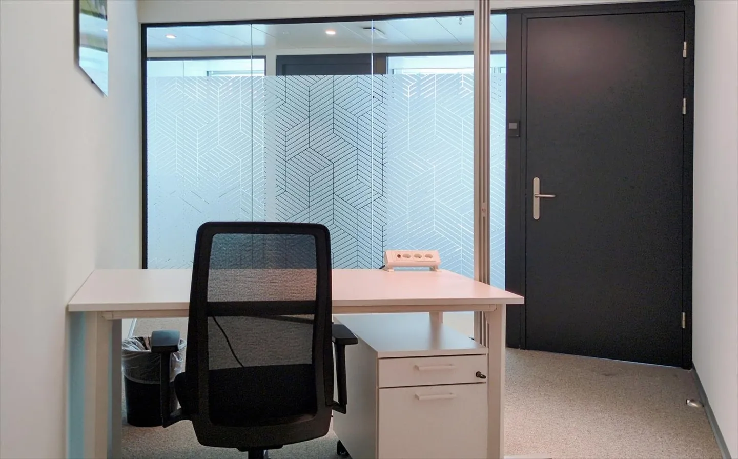 A coworking office with remarkable architecture for 10 people at Spaces Quartier de l'Étang - Photo 5 of 21