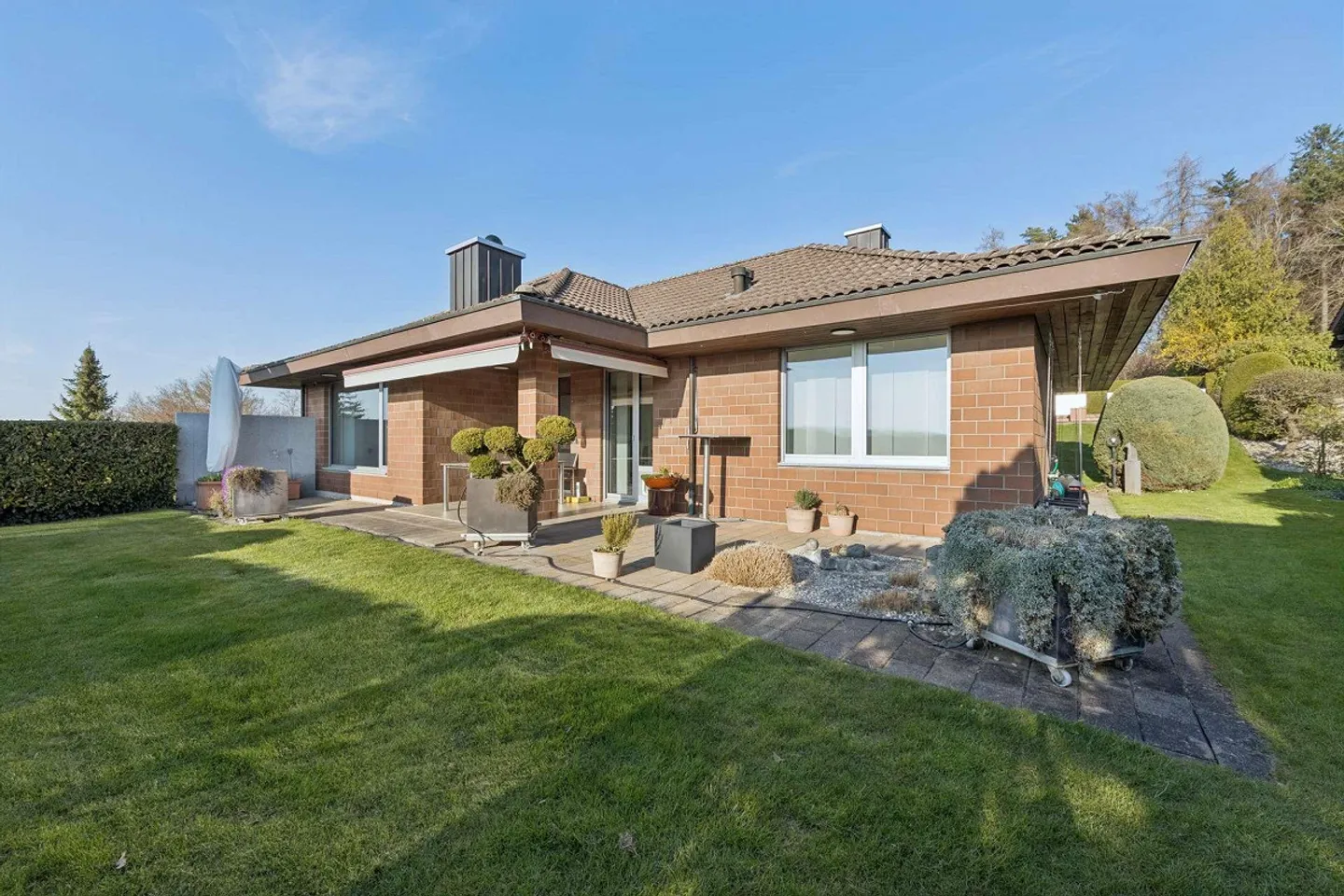 Detached 5½-room single-family house with charming garden & w... - Photo 1 of 15