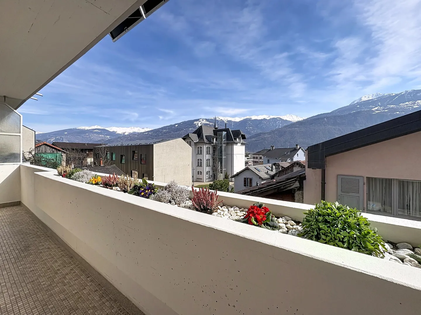 Geräumige 3,5 Zimmer im Herzen des Dorfes - Foto 5 von 15