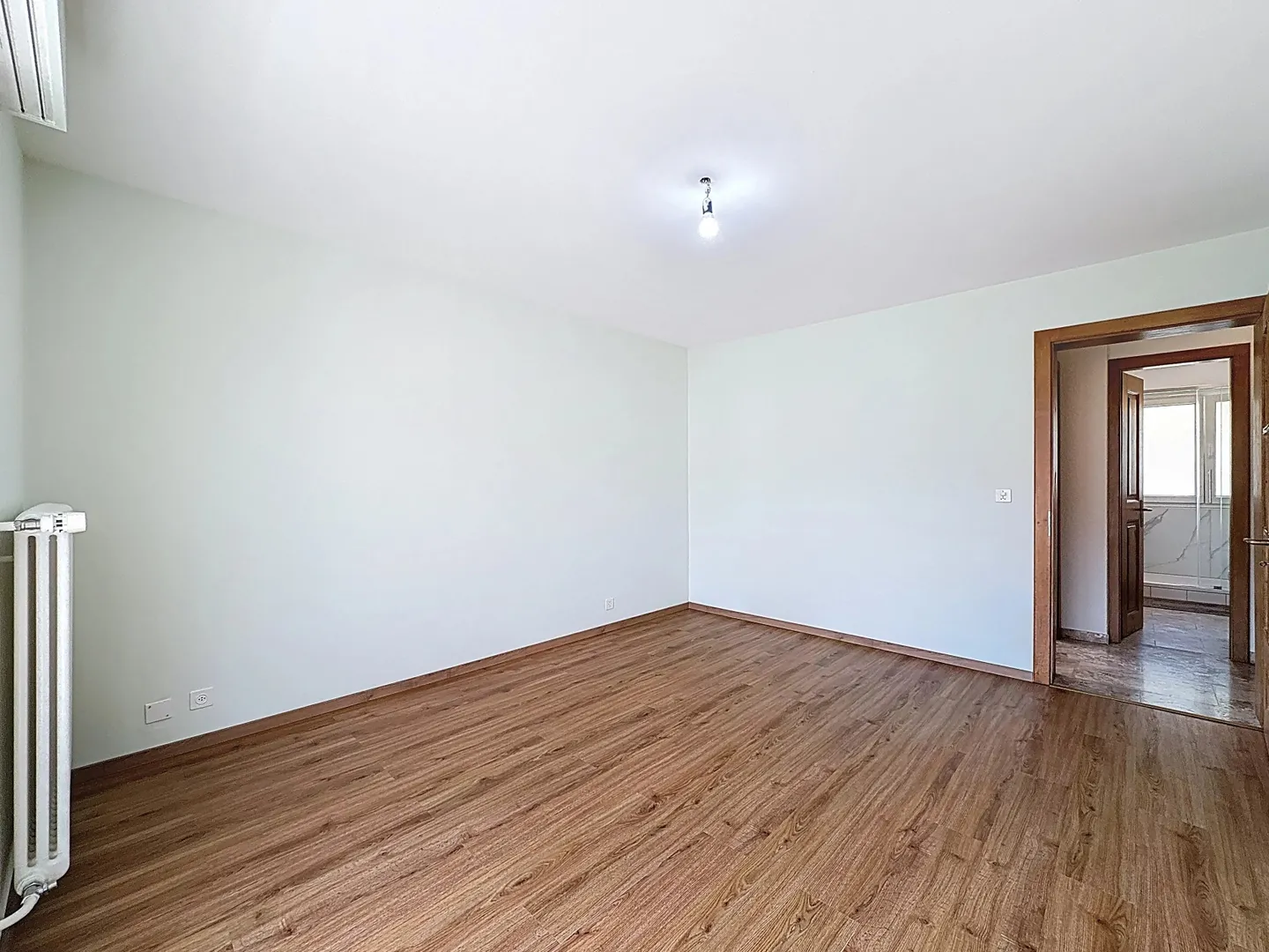 Geräumige 3,5 Zimmer im Herzen des Dorfes - Foto 6 von 15