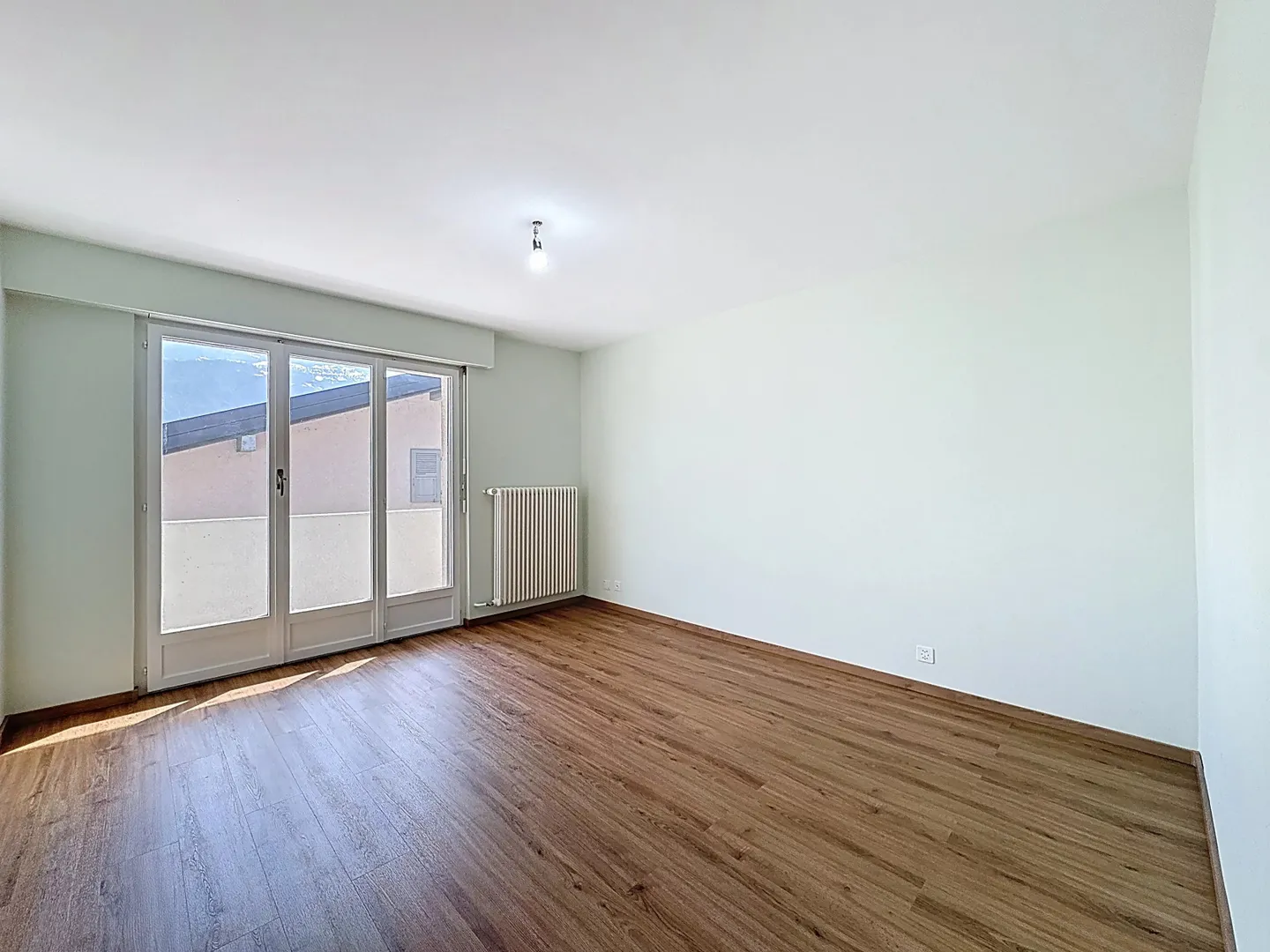 Geräumige 3,5 Zimmer im Herzen des Dorfes - Foto 8 von 15