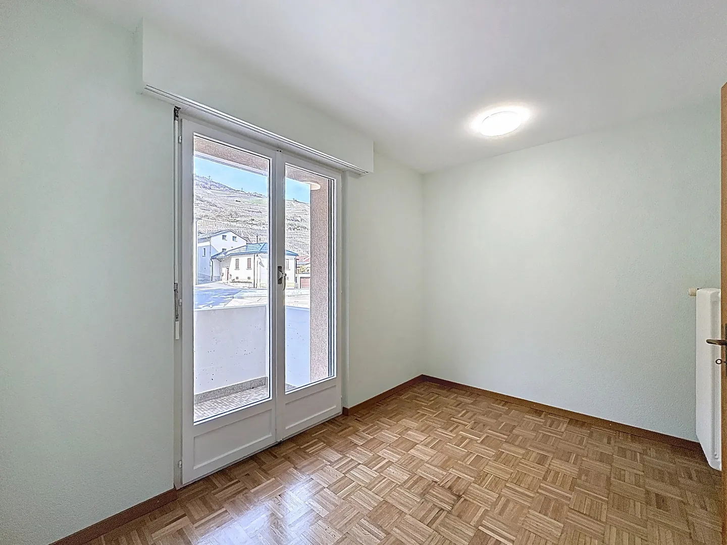 Geräumige 3,5 Zimmer im Herzen des Dorfes - Foto 12 von 15