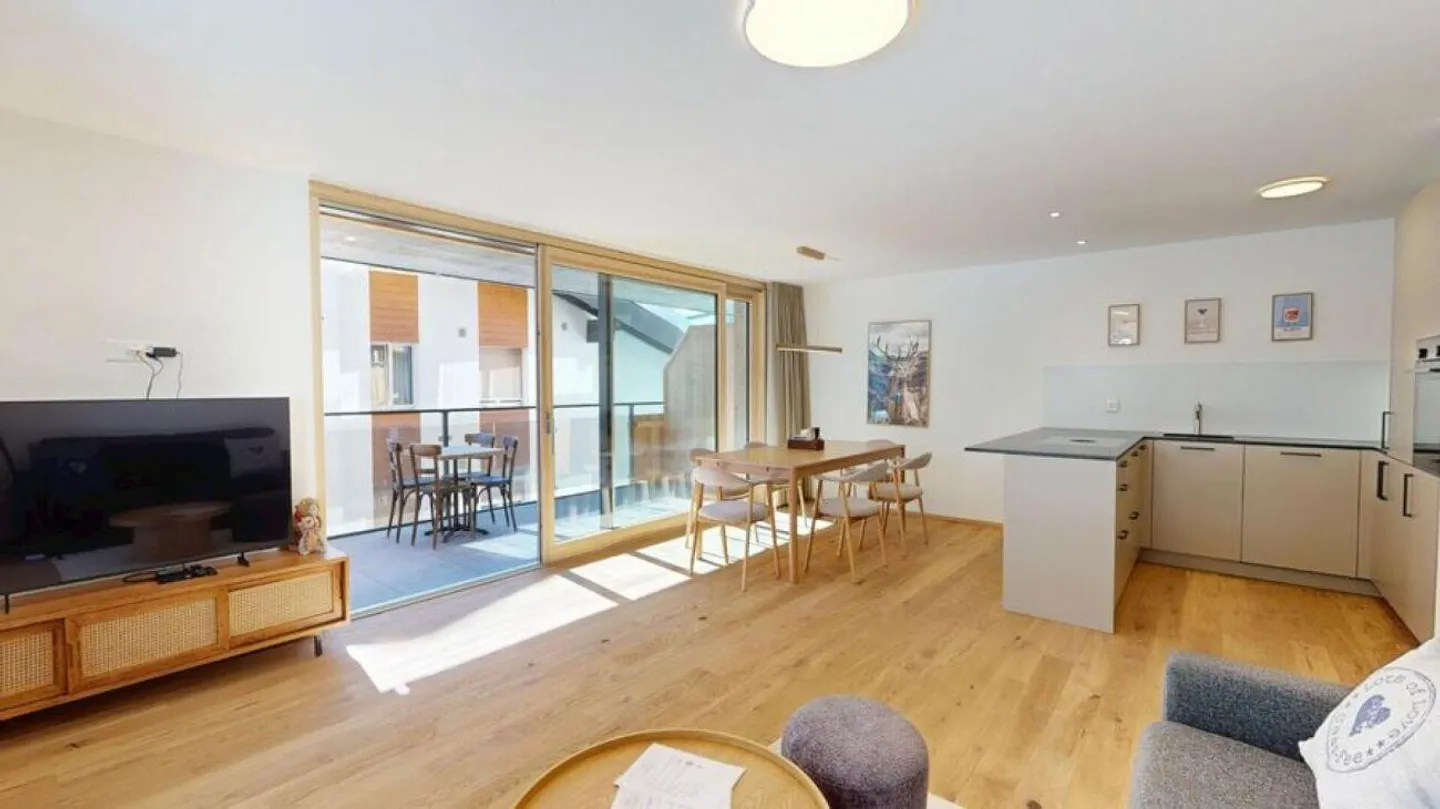 Alphubel Peak Luxury Apartment - Photo 3 of 11