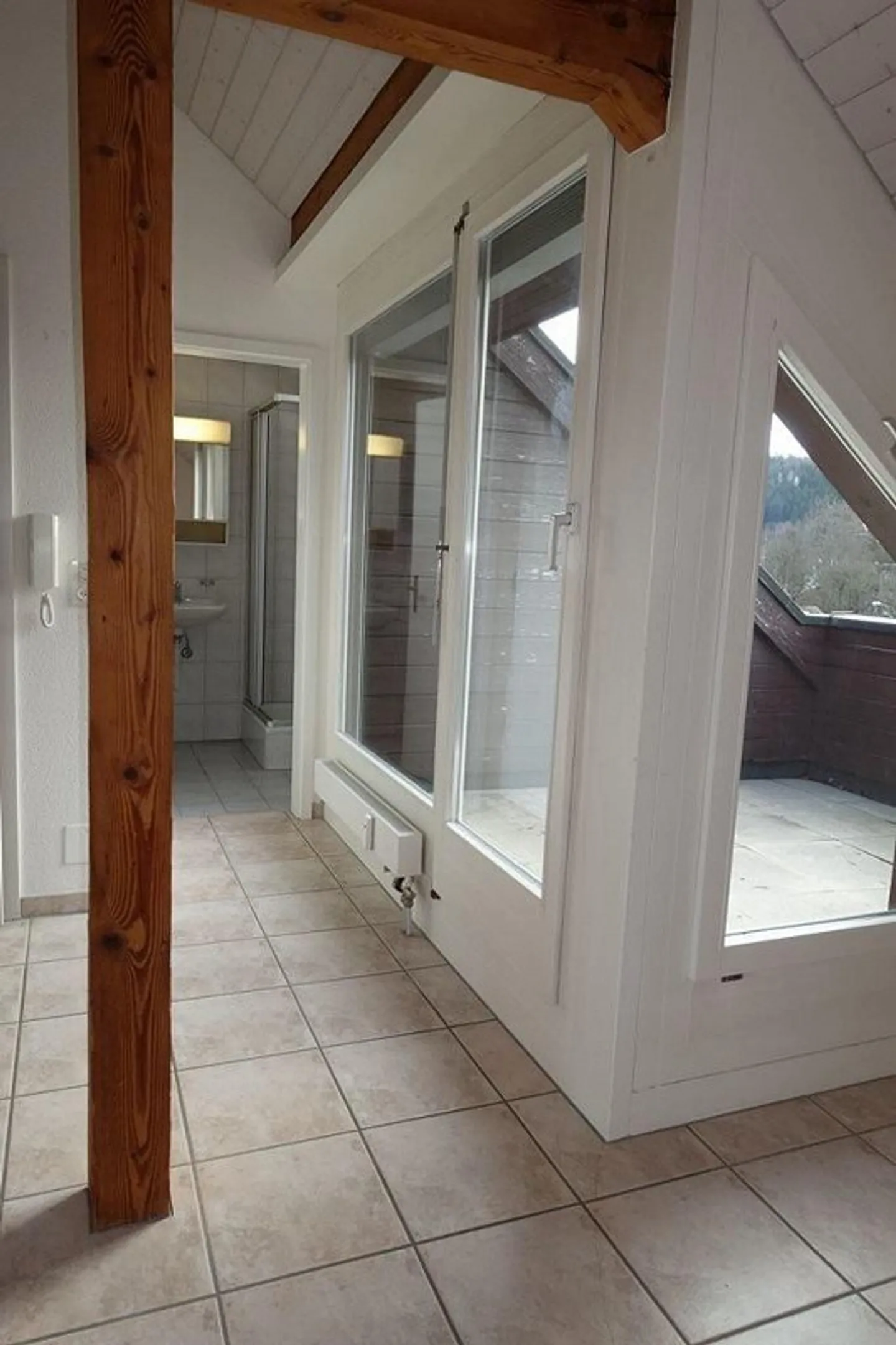 Appartamento mansardato luminoso di 1,5 locali in affitto a Berna Bümpliz - Foto 4 di 11