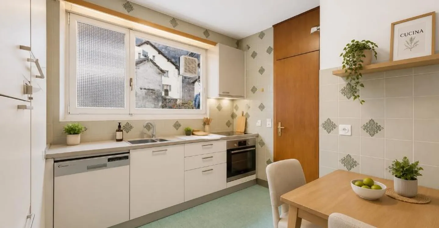 Lumineux appartement de 8 pièces dans une villa bifamiliale avec grand jardin à Giornico - Foto 4 von 12