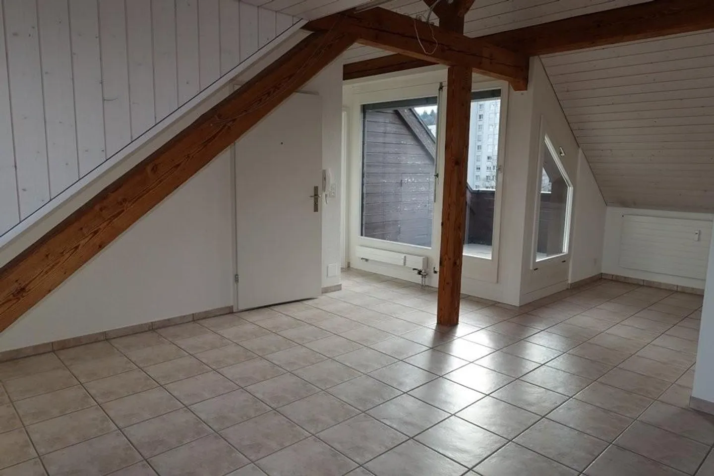 Appartamento mansardato luminoso di 1,5 locali in affitto a Berna Bümpliz - Foto 3 di 11