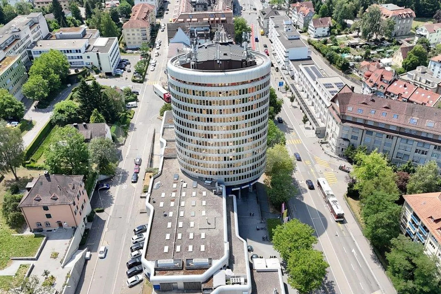 Vielseitige Investition im Silberturm - Foto 2 von 13