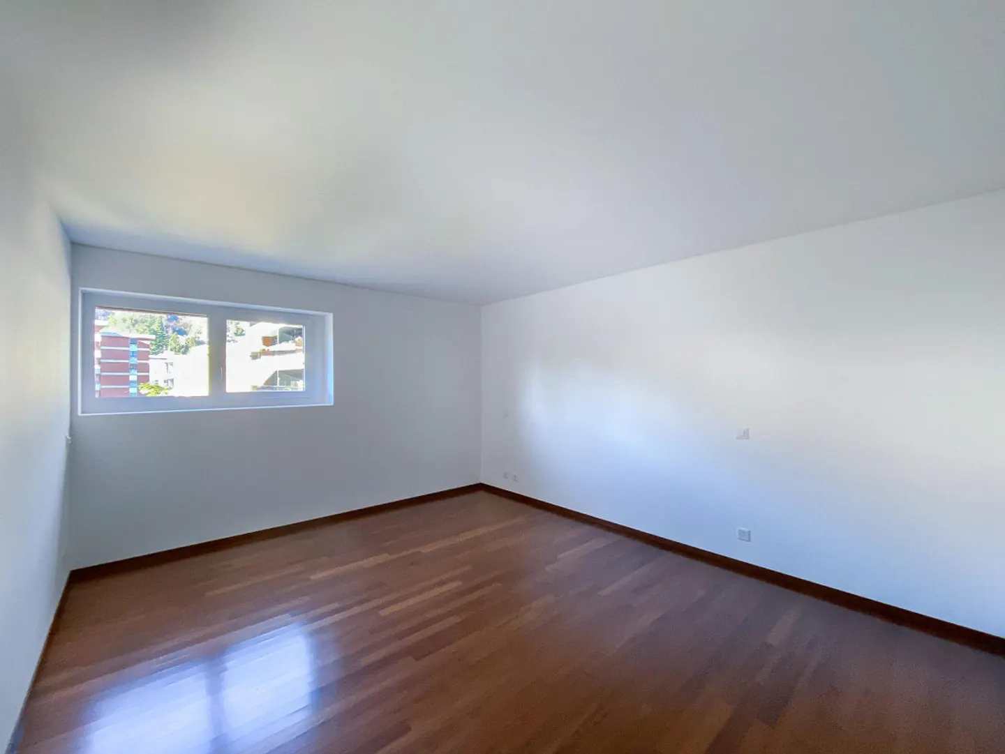 Geräumige 3.5 Zimmer mit Terrasse in Agno - Foto 5 von 9