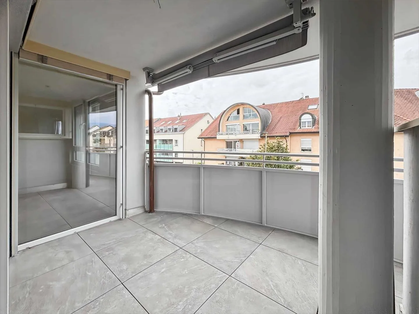 Wunderschöne 3,5-Zimmer-Wohnung im Zentrum von Gland - Foto 6 von 10