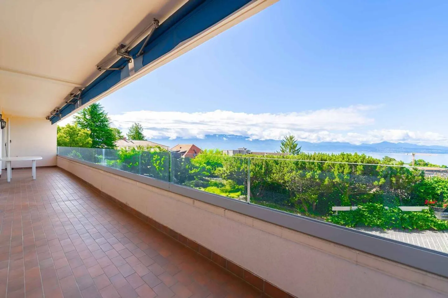 Appartement spacieux avec vue sur le lac - Photo 1 sur 12