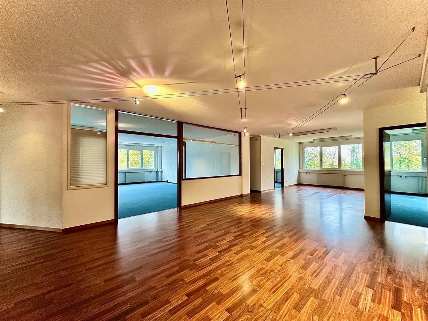 Uffici, locali di 186 m2 in affitto a Losanna - Foto 2 di 8