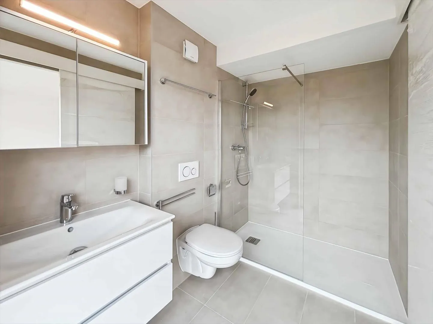 Wunderschöne 3,5-Zimmer-Wohnung im Zentrum von Gland - Foto 8 von 10