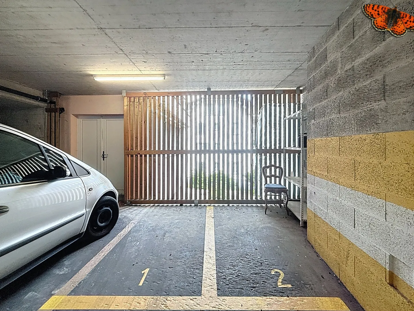 FRIBOURG - Indoor motorcycle parking spaces - Photo 2 of 3