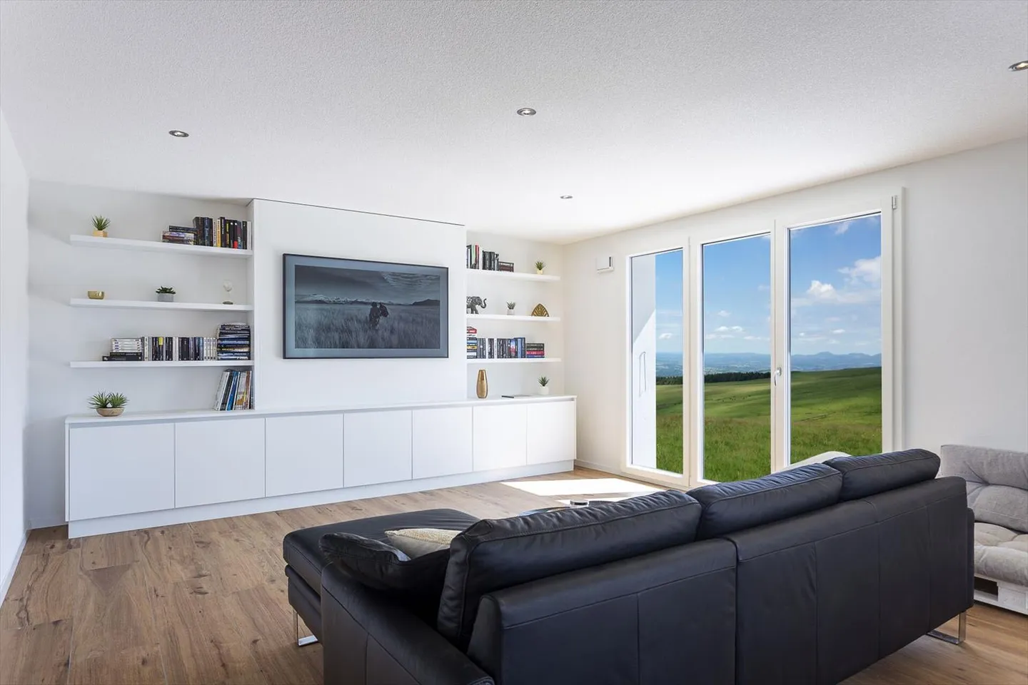 Magnificent 4.5-room apartment on the 1st floor with balcony - Photo 3 of 6