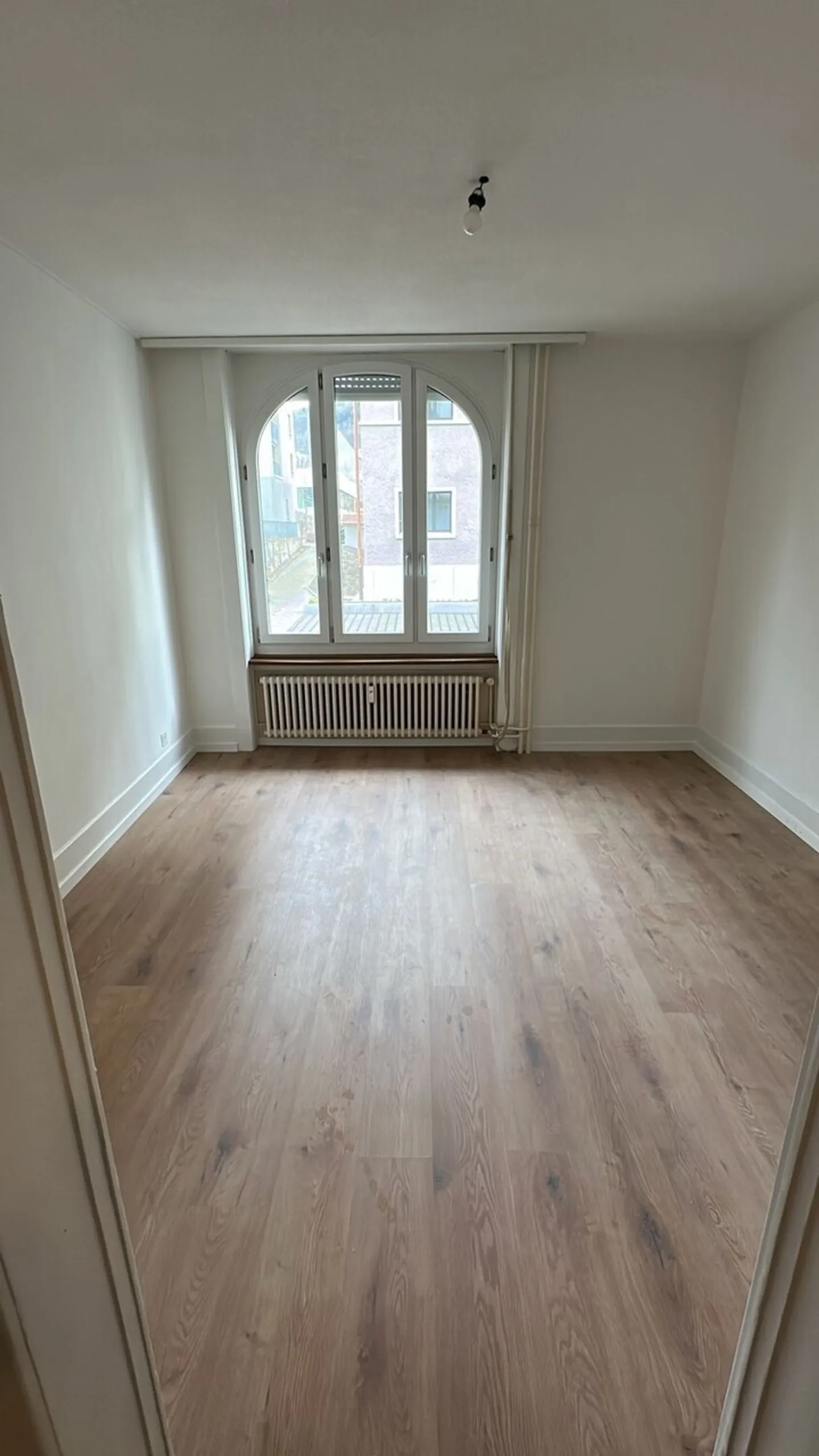 Grand appartement dans un quartier calme, mais toujours en ville !! - Photo 3 sur 7