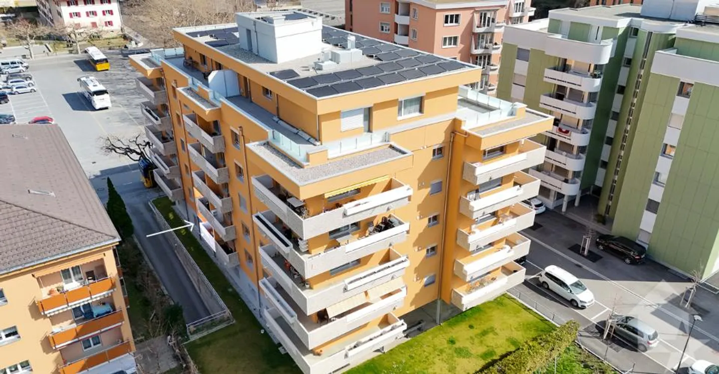 Bel Appartement de Ville avec Balcon - Photo 2 sur 12