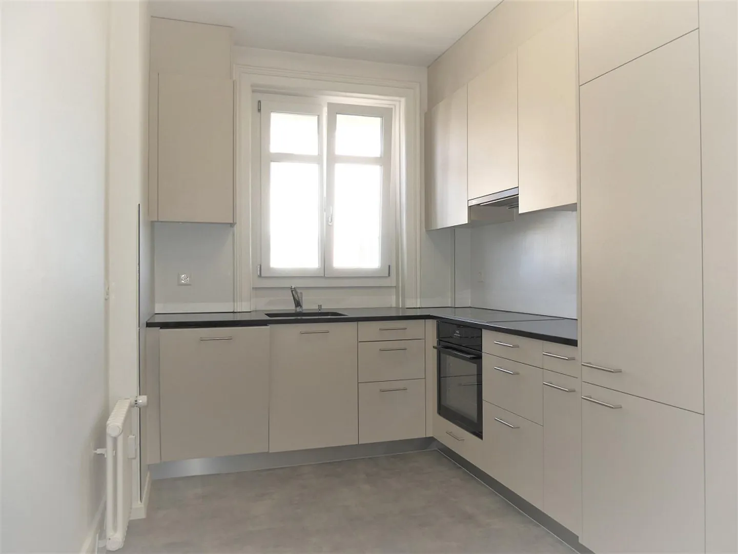 Beautiful 5-room apartment near three lakes - Photo 2 of 12