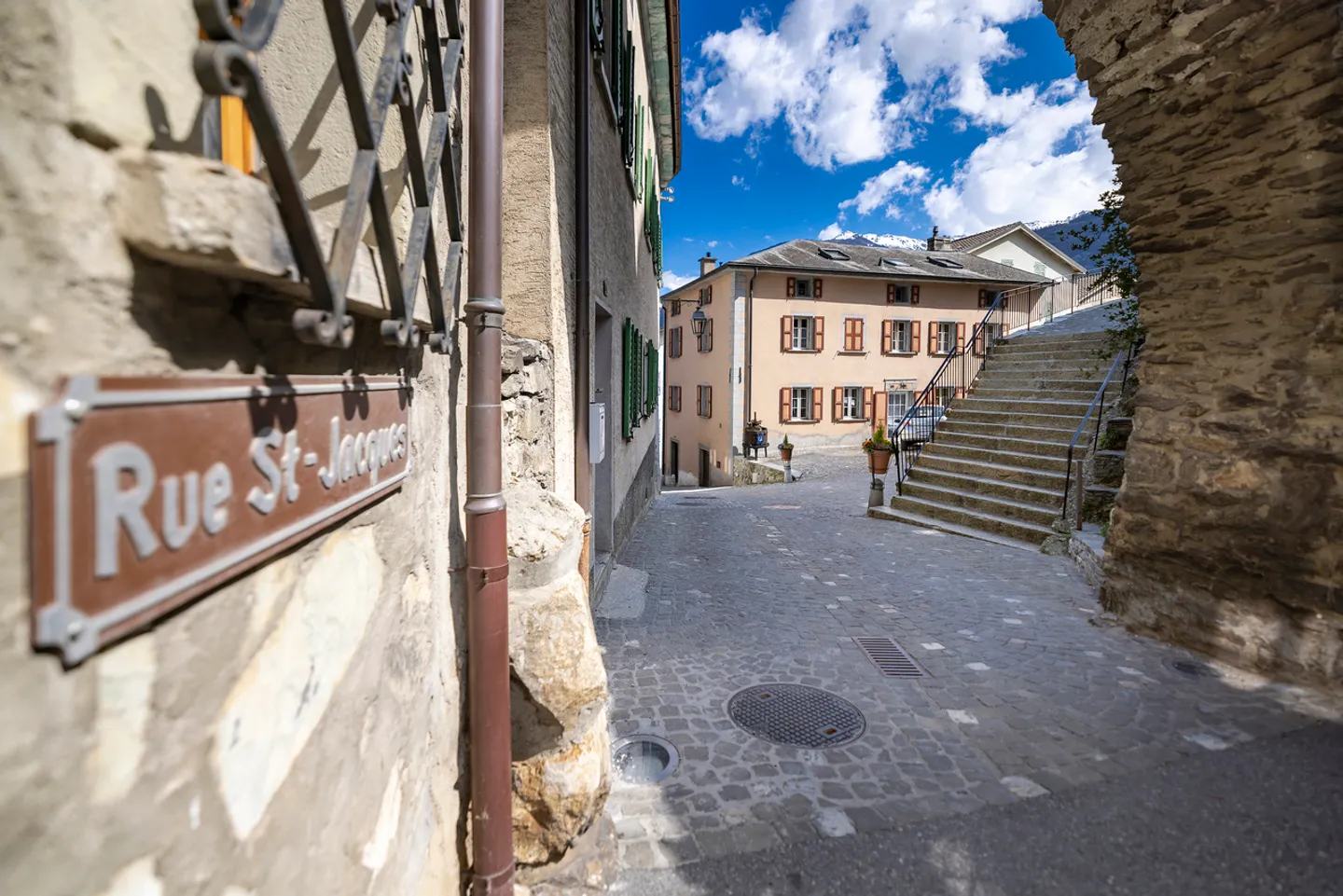 Un piccolo gioiello nel cuore del centro medievale di Saillon! - Foto 3 di 11
