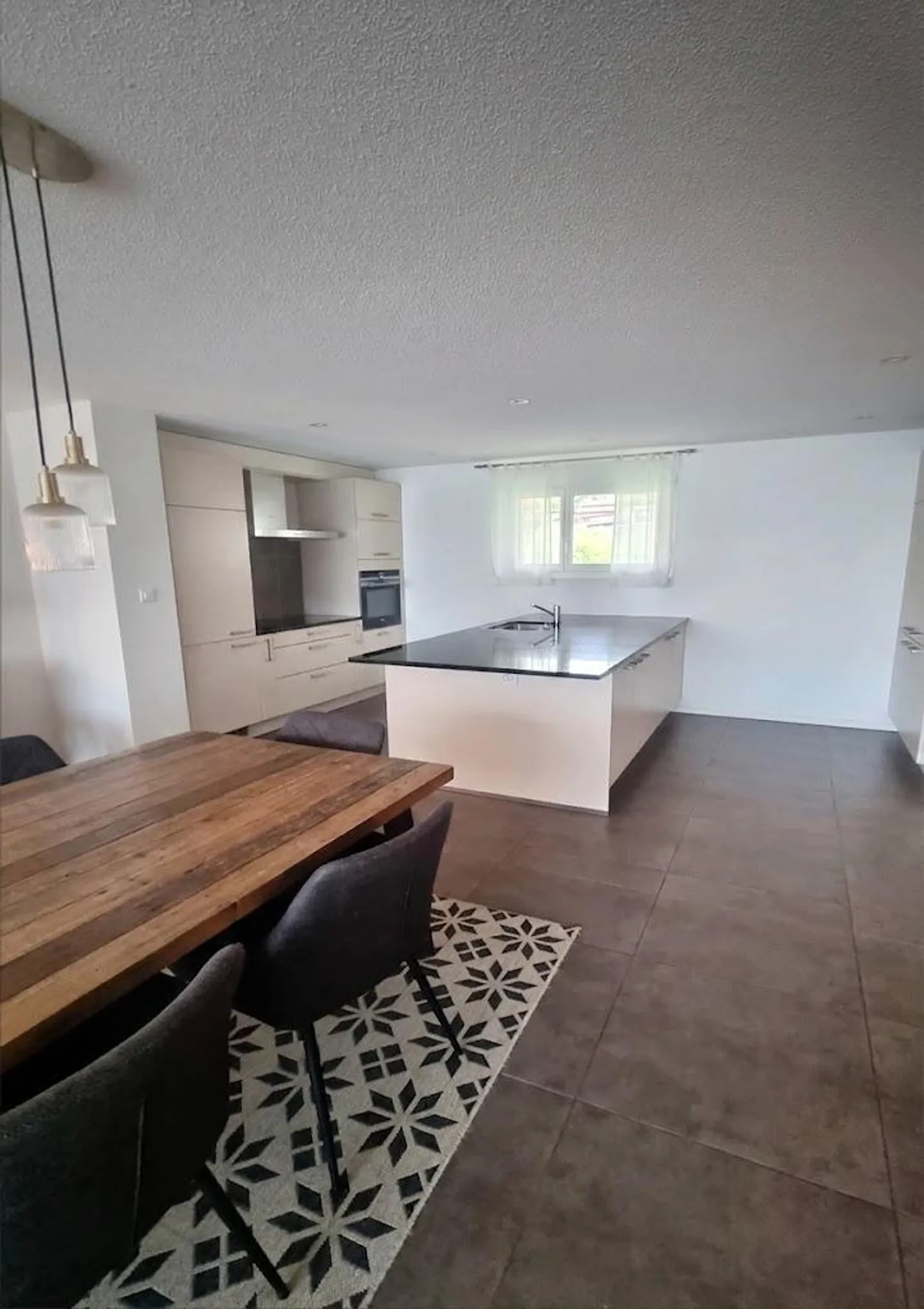 Duplex mit Charakter in der Nähe des Sees! - Foto 2 von 4