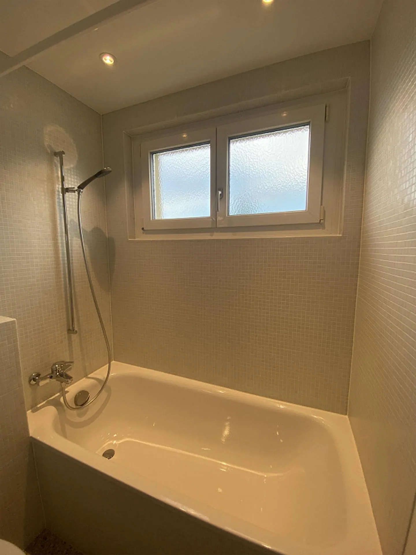 Charming, newly renovated 2-room apartment with 2 balconies and a view - Photo 12 of 27