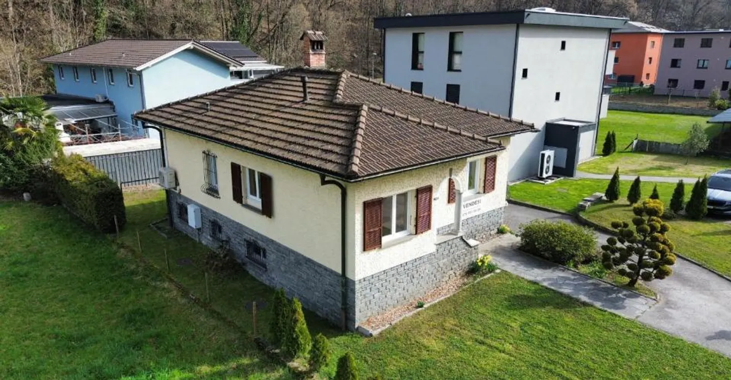 Elegant 4.5-room detached house with mountain views in Pollegio - Photo 1 of 12