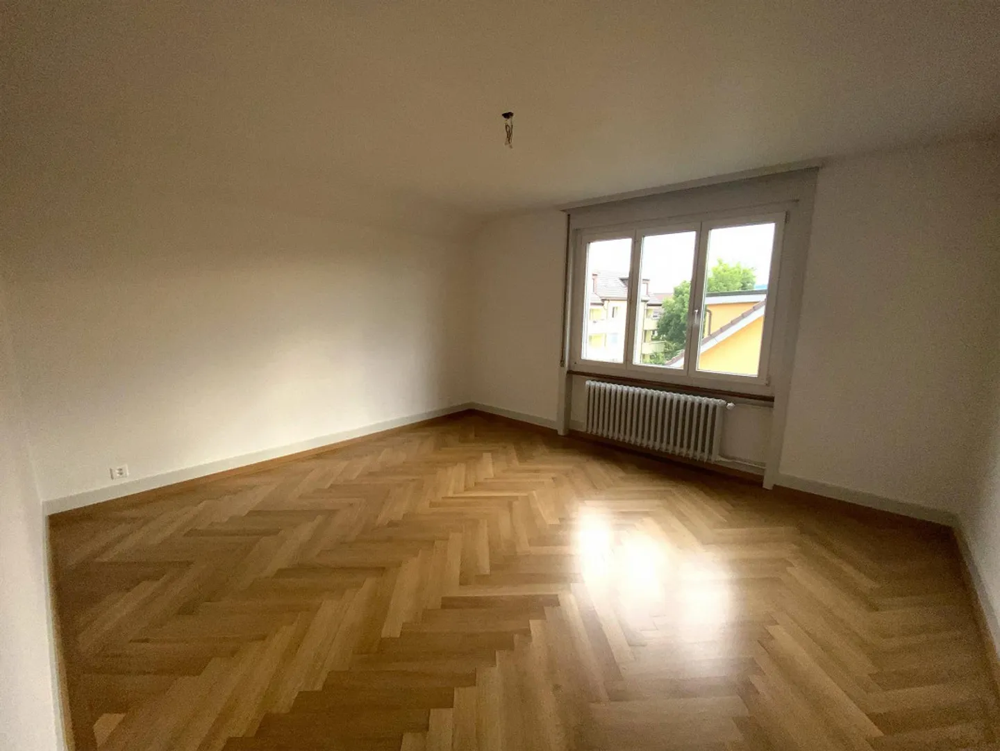 Charming, newly renovated 2-room apartment with 2 balconies and a view - Photo 16 of 27