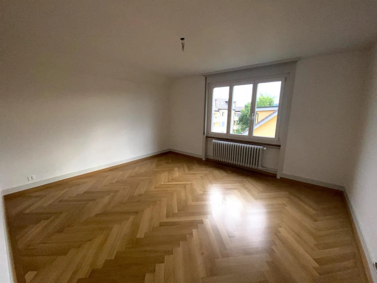 Charming, newly renovated 2-room apartment with 2 balconies and a view - Photo 17 of 27