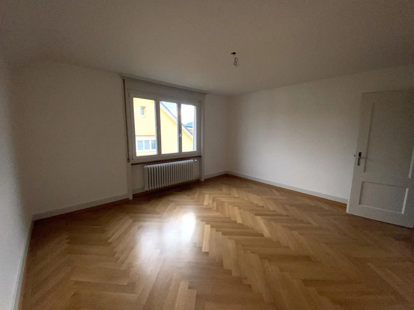 Charming, newly renovated 2-room apartment with 2 balconies and a view - Photo 18 of 27