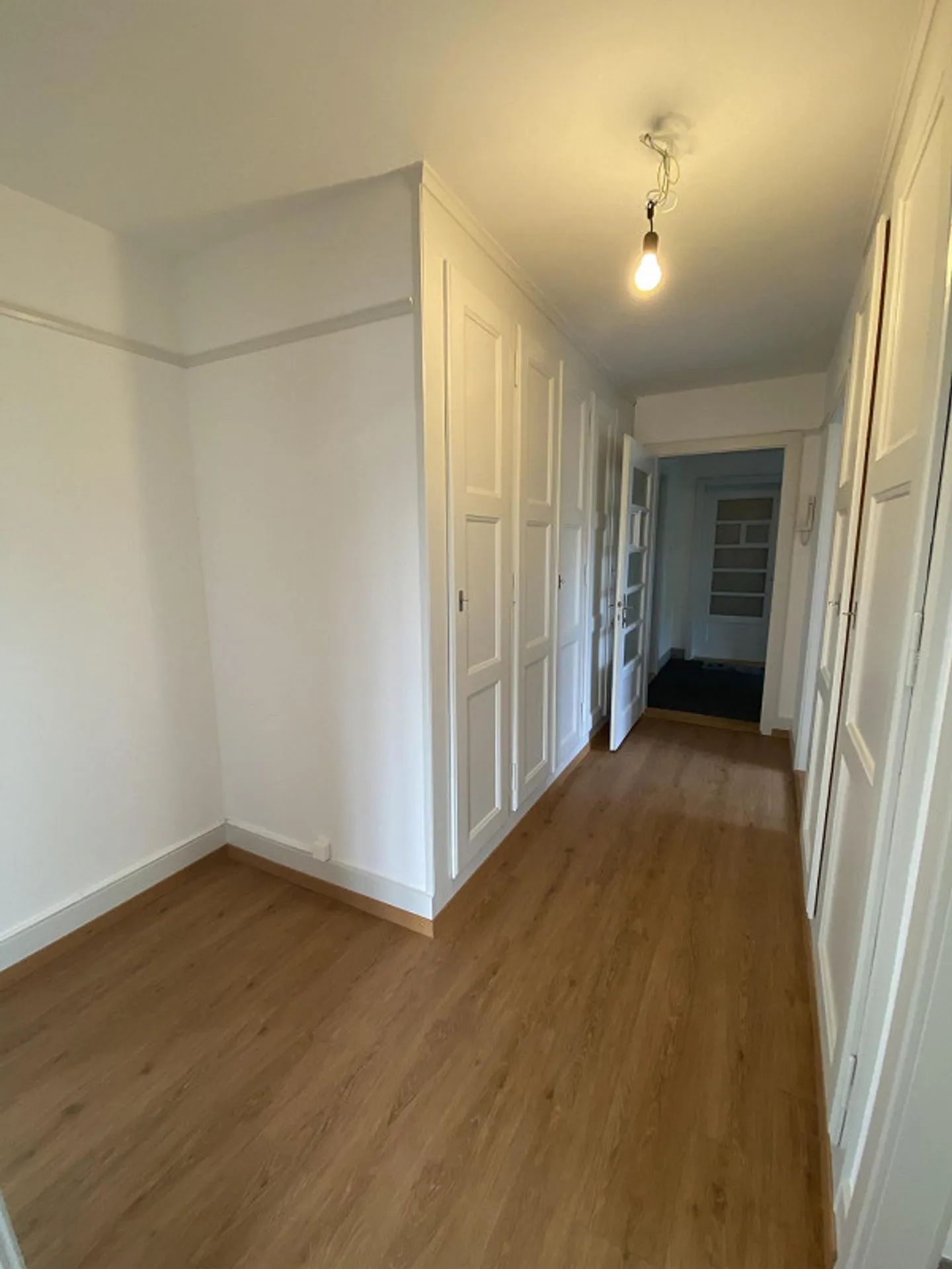 Charming, newly renovated 2-room apartment with 2 balconies and a view - Photo 20 of 27