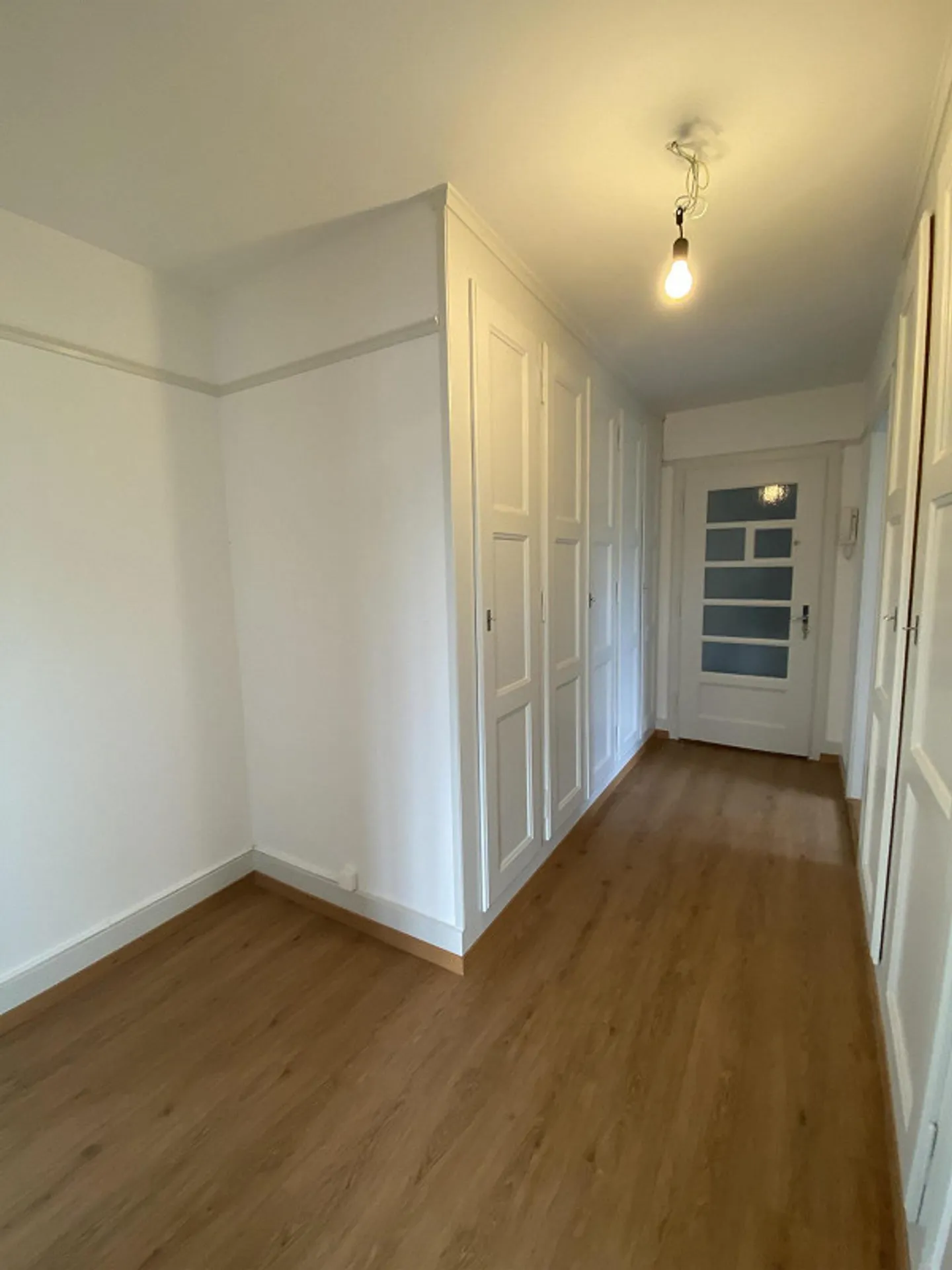 Charming, newly renovated 2-room apartment with 2 balconies and a view - Photo 21 of 27