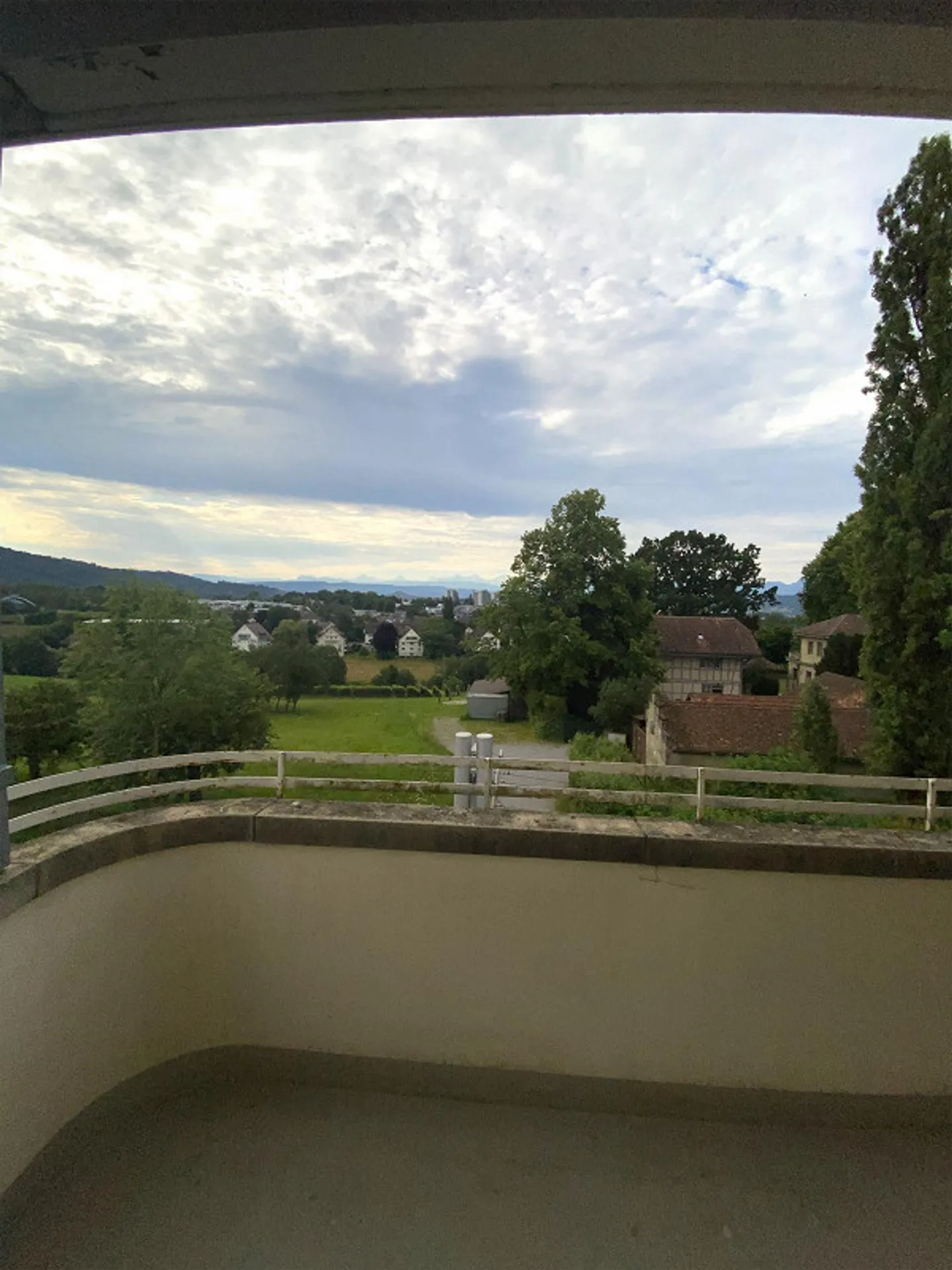 Charming, newly renovated 2-room apartment with 2 balconies and a view - Photo 24 of 27