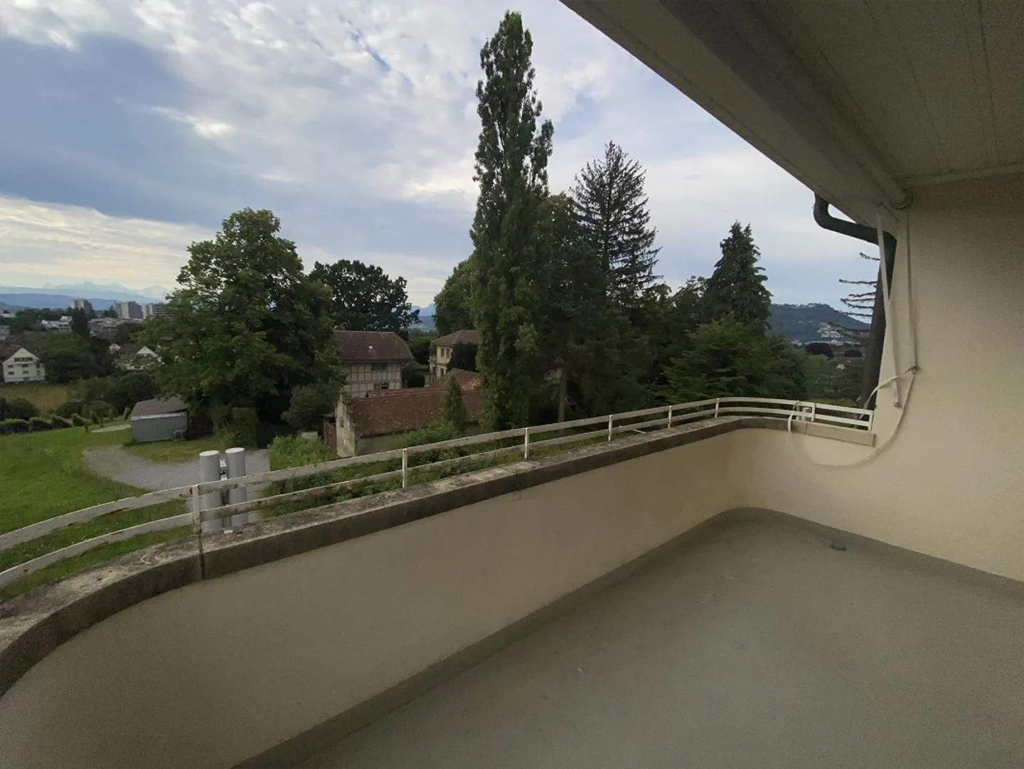 Charming, newly renovated 2-room apartment with 2 balconies and a view - Photo 27 of 27