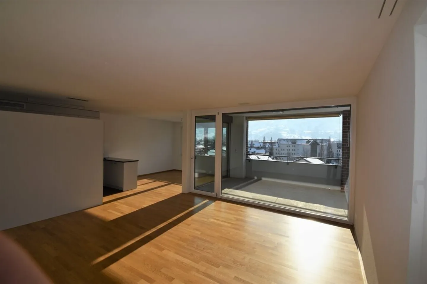 Moderne 4.5 Zimmer-Wohnung - Foto 2 von 8