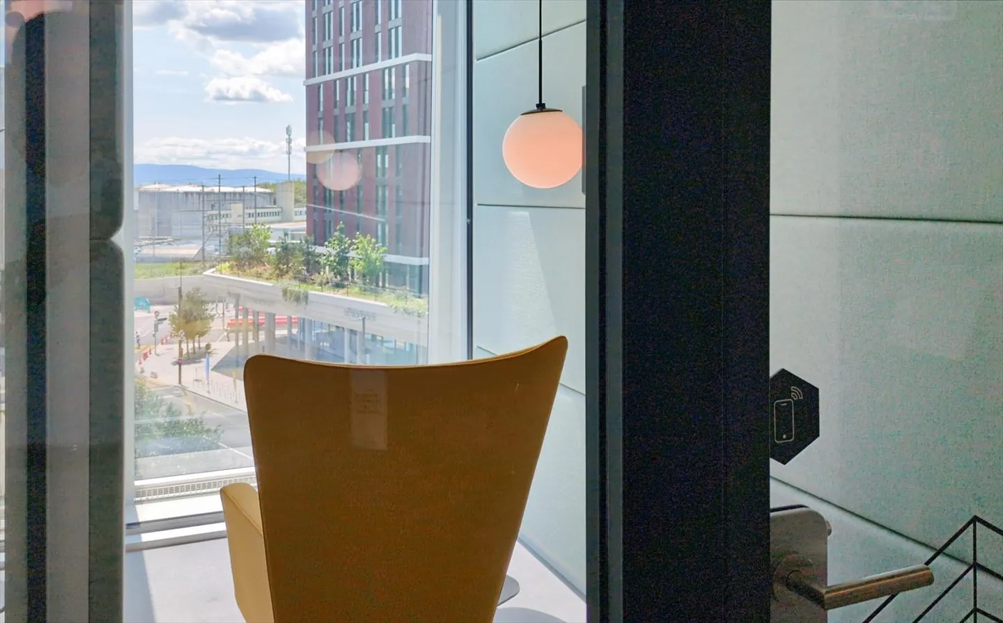 A fully equipped private office for you and your team at Spaces Quartier de l'Étang - Photo 13 of 16