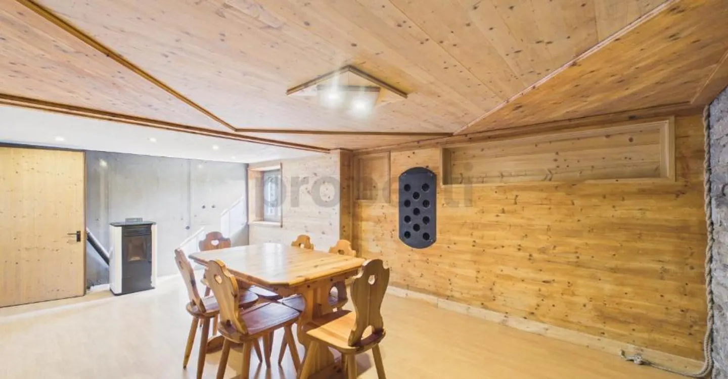Elegant 4.5-room detached house with mountain views in Pollegio - Photo 6 of 12