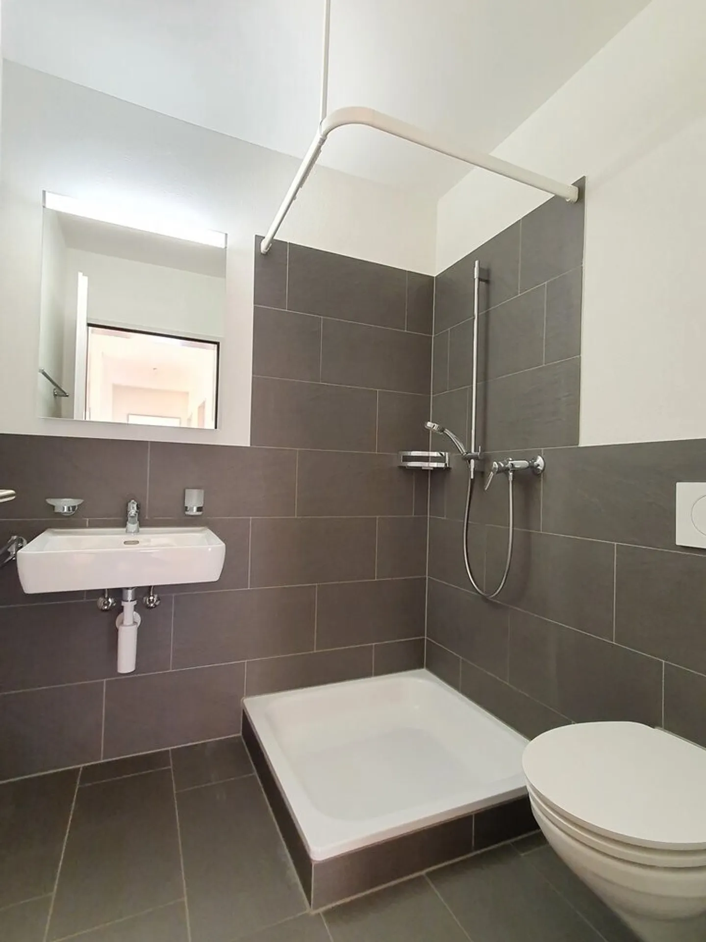 Moderne 4.5 Zimmer-Wohnung - Foto 5 von 8