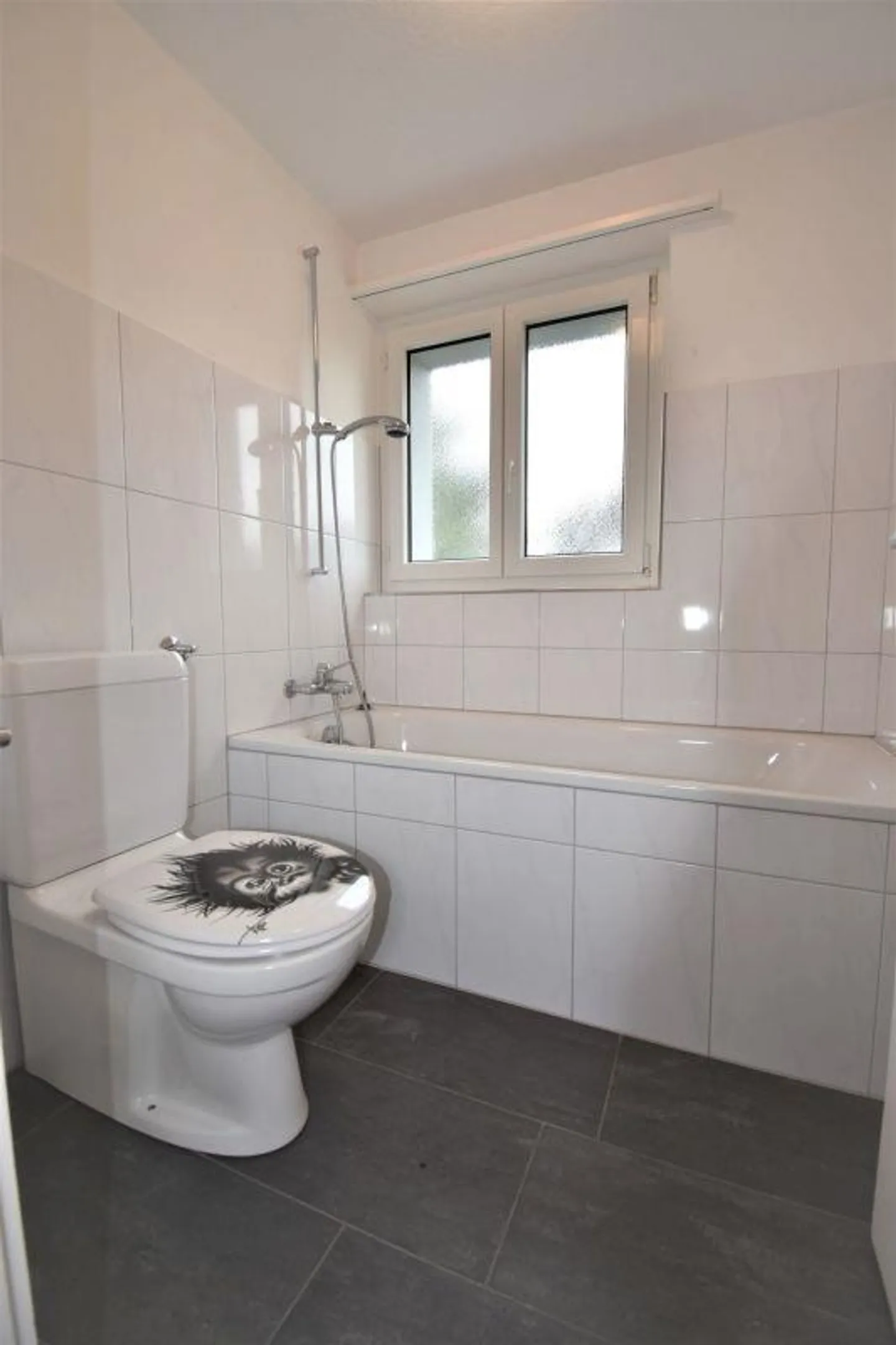 Here you can LIVE - Affordable with large balcony, new bathroom and beautiful kitchen - Photo 5 of 12